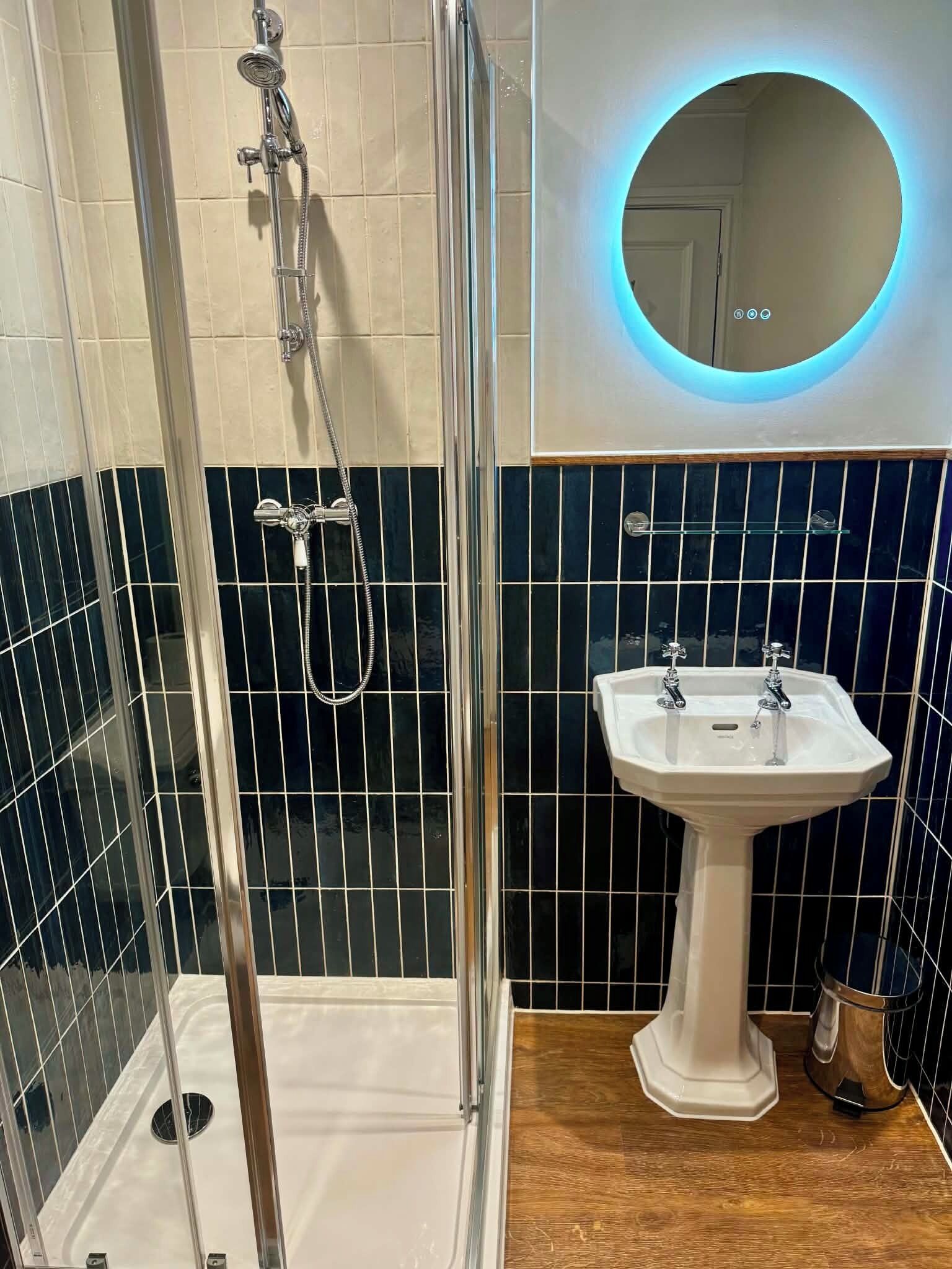 Quarto casal conforto | Banheiro | Produtos de toalete grátis, secador de cabelo (mediante solicitação)