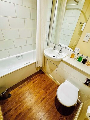 Grand Room, Balcony | Bathroom | Free toiletries, hair dryer, towels