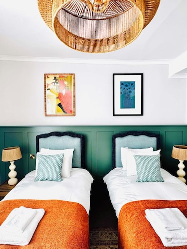 George Hotel