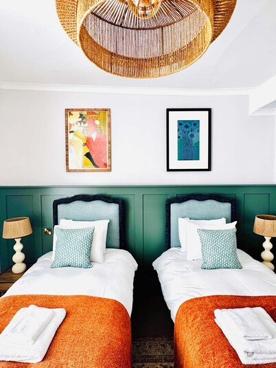 George Hotel
