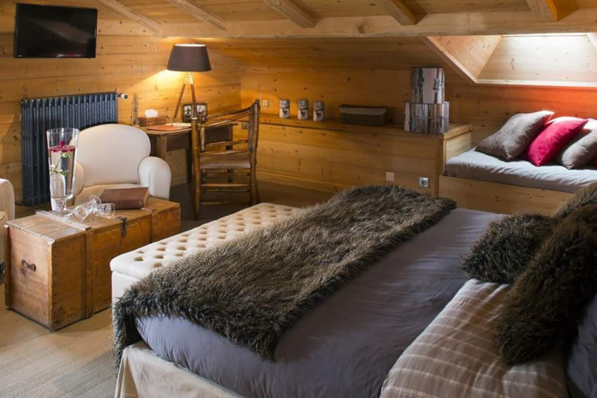 in-room safe, individually decorated, desk, blackout curtains