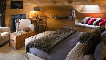 Una cassaforte in camera, con stile personalizzato, una scrivania