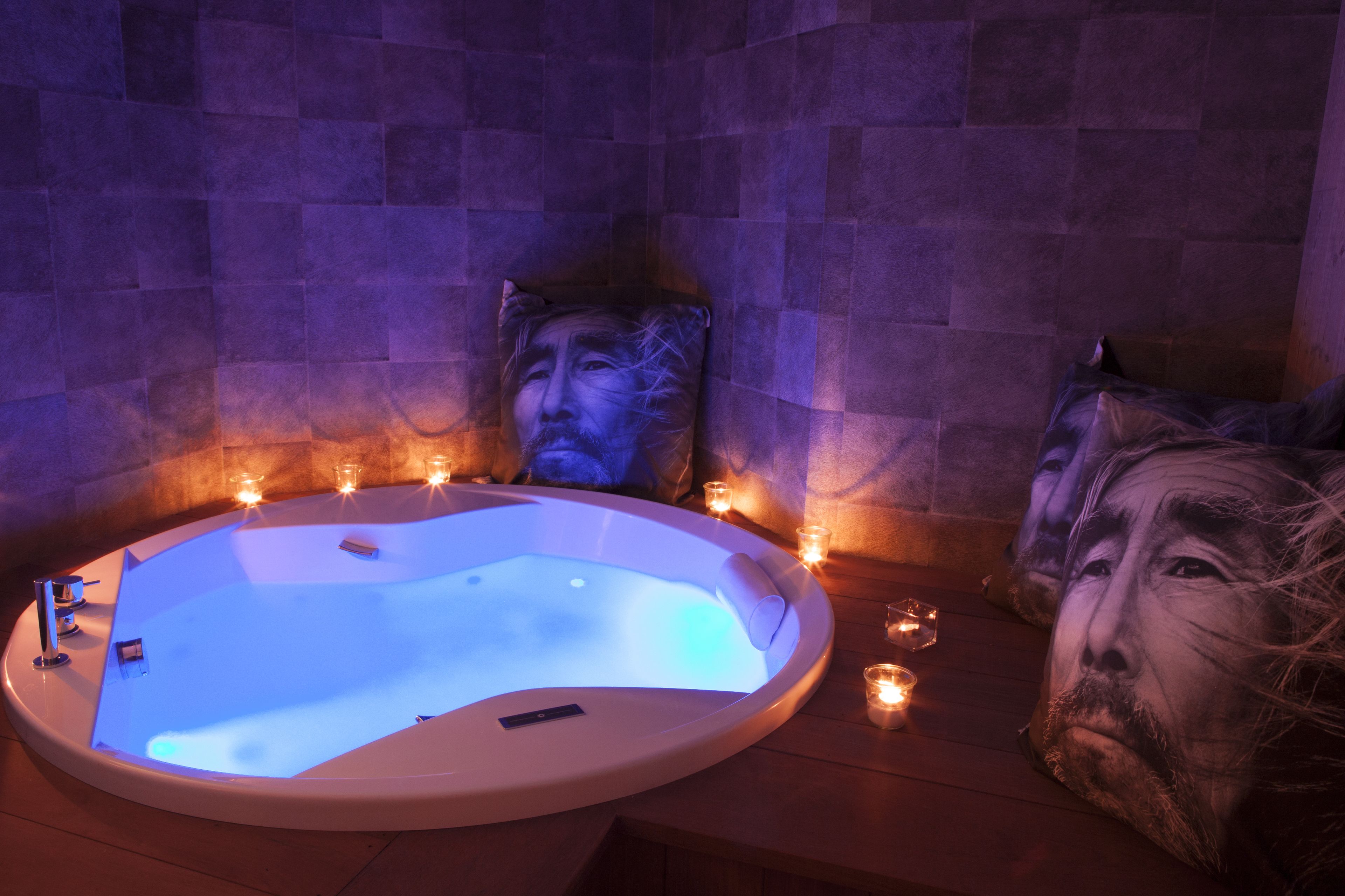 sauna, hot tub, steam room, body treatments, body scrubs, facials