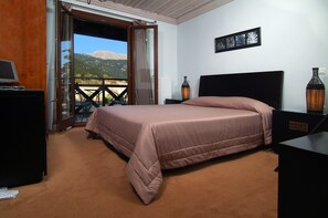 Minibar, in-room safe, individually decorated, individually furnished