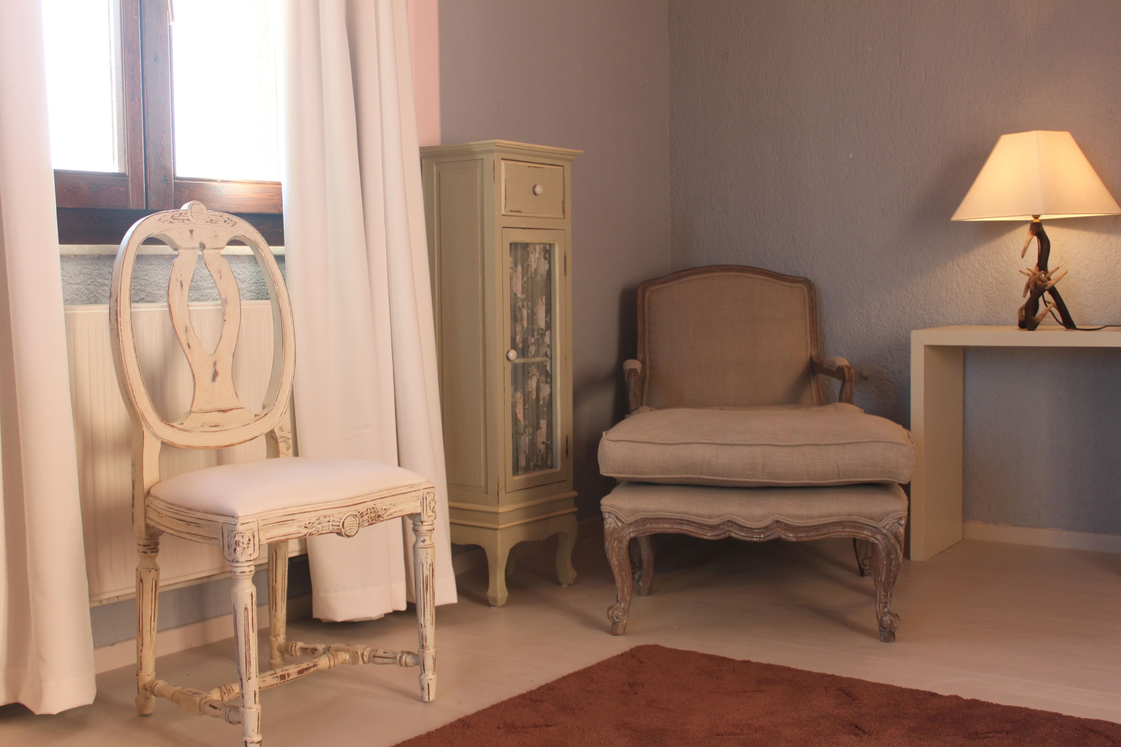 traditional quadruple room, mountain view | living area