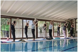 Indoor pool, sun loungers