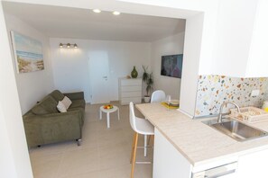 Leilighet – deluxe | Oppholdsområde | TV