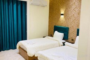 Unclassified image, 4 of 8, button - Richmond Hotel (Cairo)