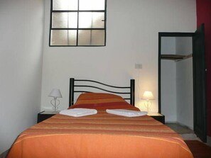 Dobbeltrom, privat bad | Safe på rommet, skrivebord og strykejern/-brett