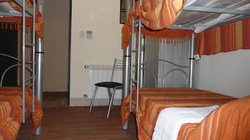 Caja de seguridad en la habitación y escritorio