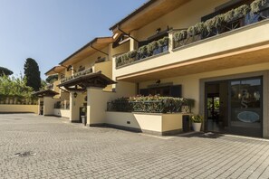 Exterior - Borgo Castel Savelli (Grottaferrata)