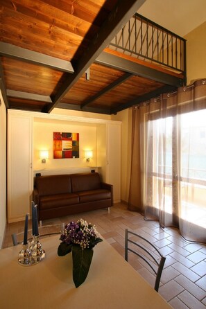 Classic Apartment | Living area | 22-inch TV with cable channels - Borgo Castel Savelli (Grottaferrata)