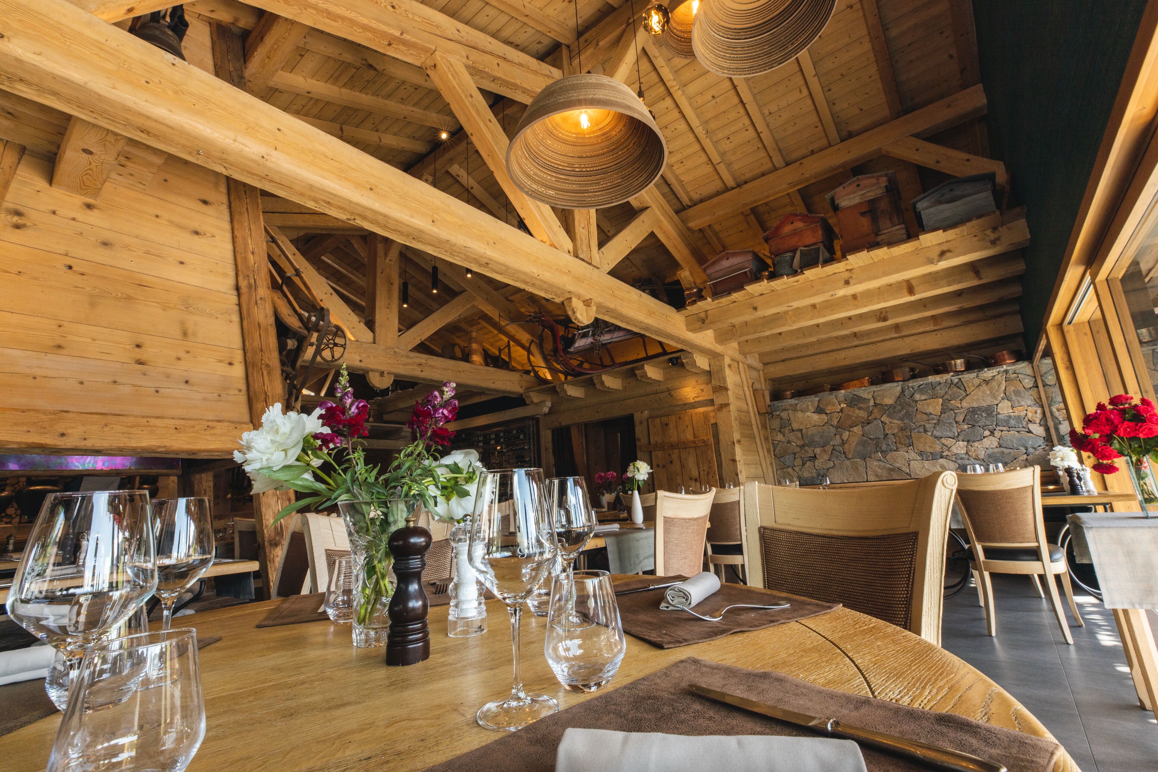 2 restaurants, breakfast, lunch, dinner served; french cuisine