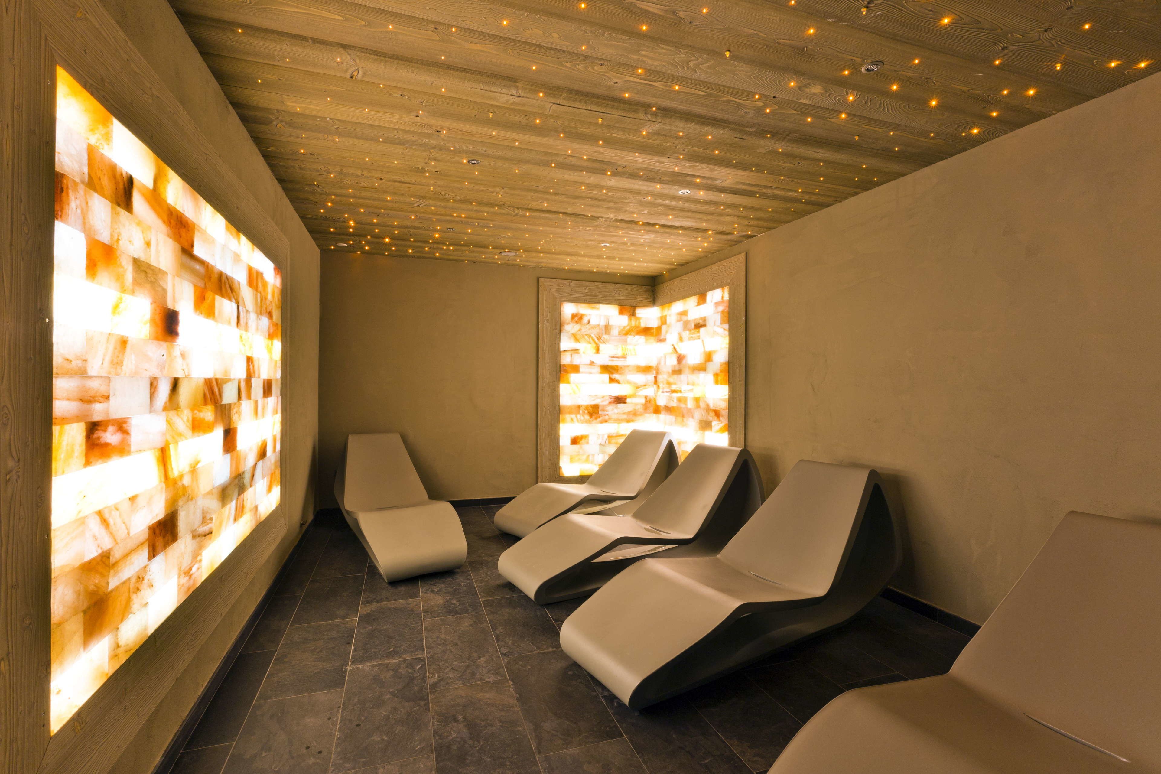 body treatments, swedish massages, facials, 1 treatment room, massages