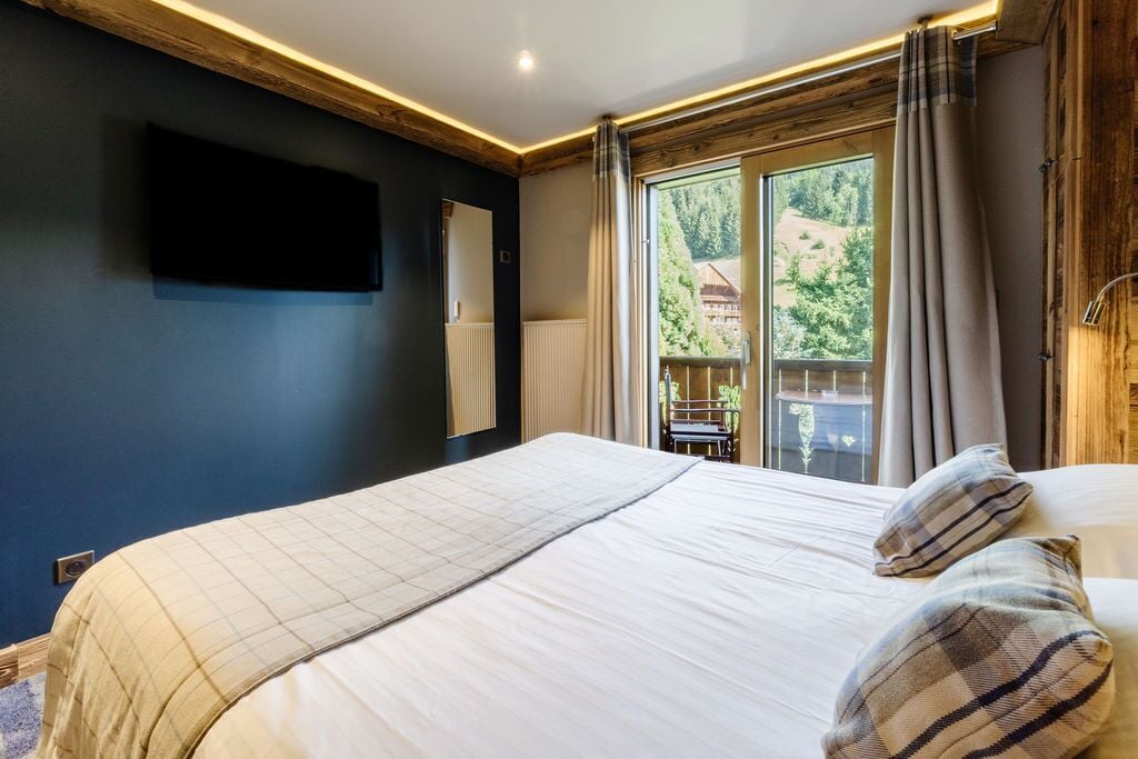 signature double or twin room, 1 bedroom, bathtub, mountainside | 1 bedroom, premium bedding, in-room safe, individually decorated