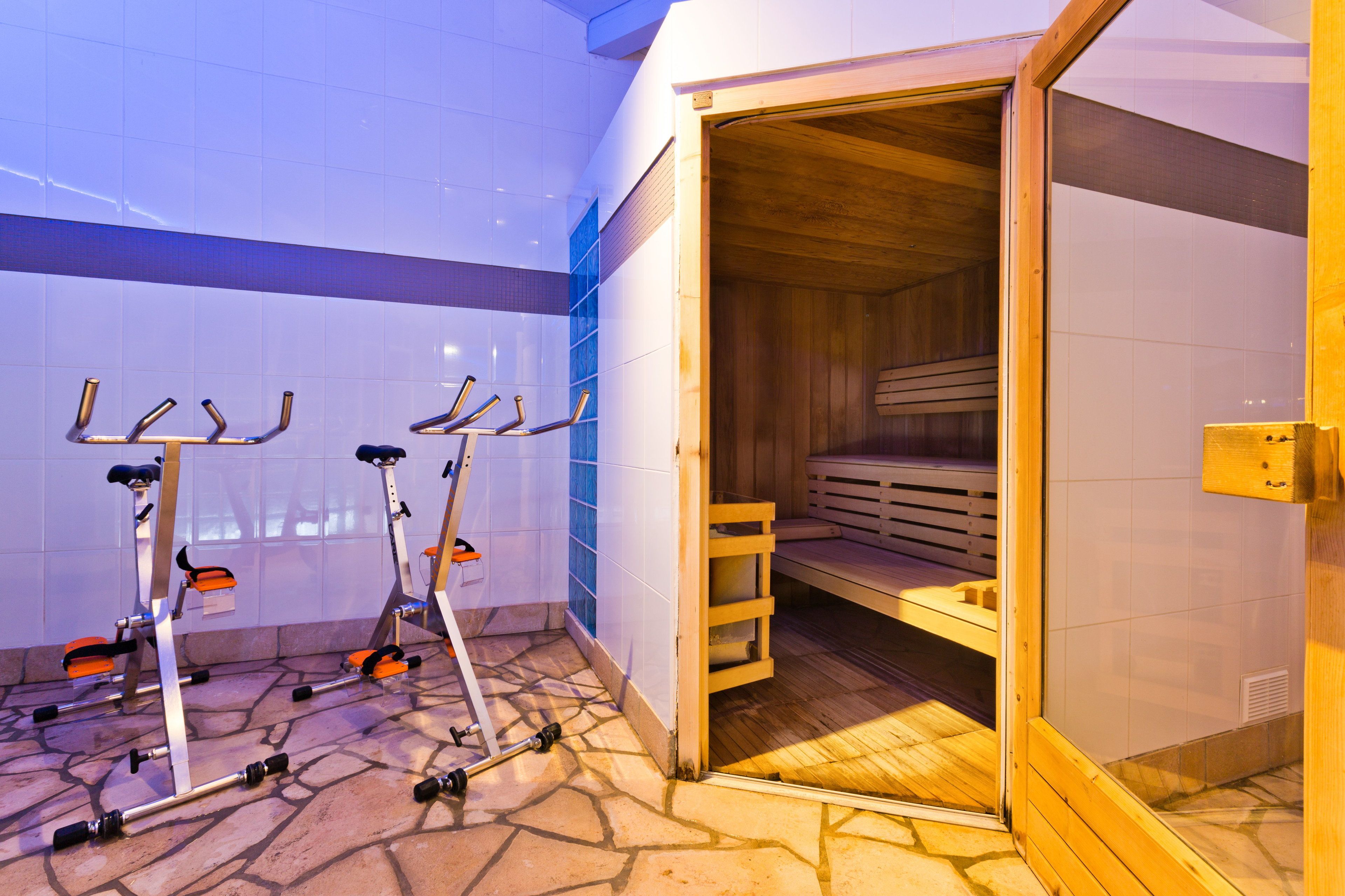 body treatments, swedish massages, facials, 1 treatment room, massages