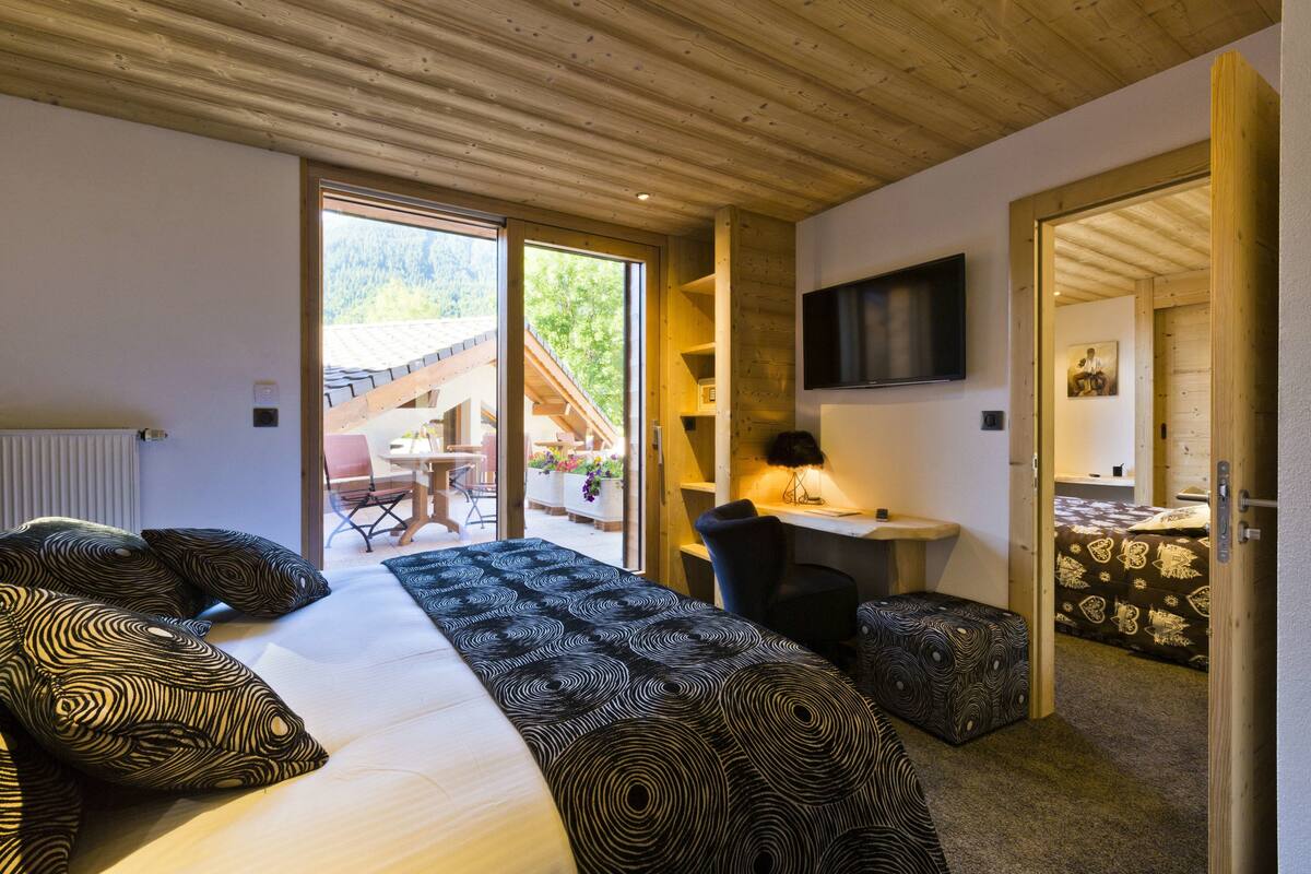 Superior Quadruple Room, 2 Bedrooms, Non Smoking, Connecting Rooms | Premium bedding, in-room safe, desk, blackout curtains