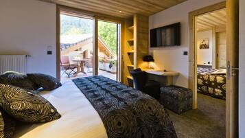 Superior Quadruple Room, 2 Bedrooms, Non Smoking, Connecting Rooms | 1 bedroom, premium bedding, in-room safe, individually decorated