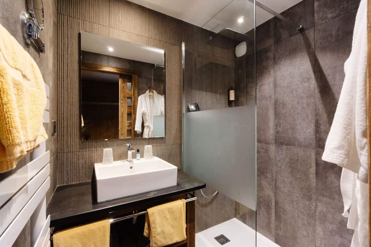 signature double or twin room, 1 bedroom, bathtub, mountainside | 1 bedroom, premium bedding, in-room safe, individually decorated