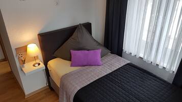 Basic Single Room, 1 Twin Bed, Non Smoking | Desk, iron/ironing board, free cribs/infant beds, free WiFi