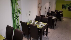 每日供应自助式早餐（每人 EUR 9.50）