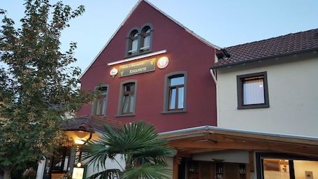 Fassade der Unterkunft. Exquisite