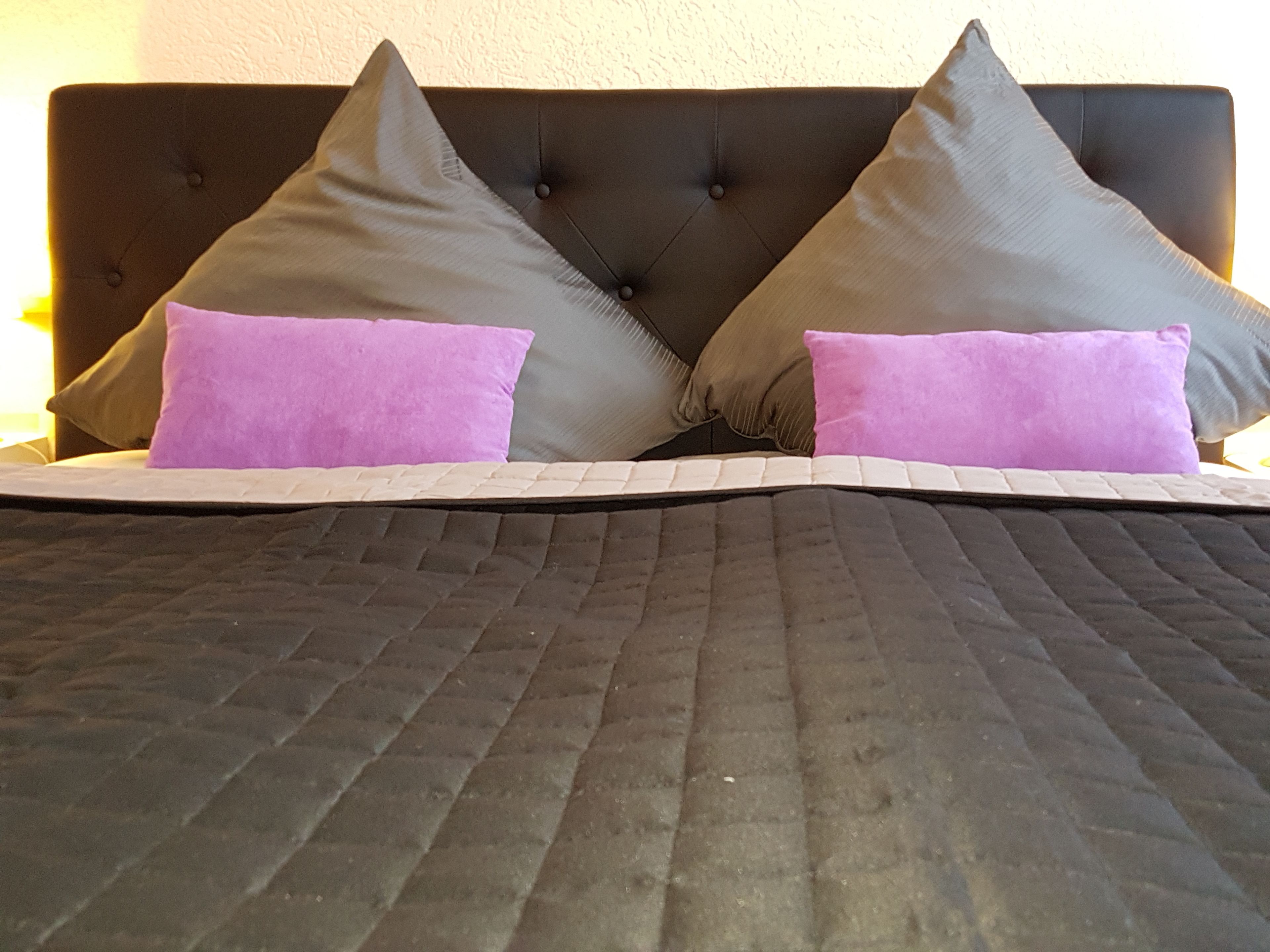 basic double room, non smoking | desk, iron/ironing board, free cots/infant beds, free wifi