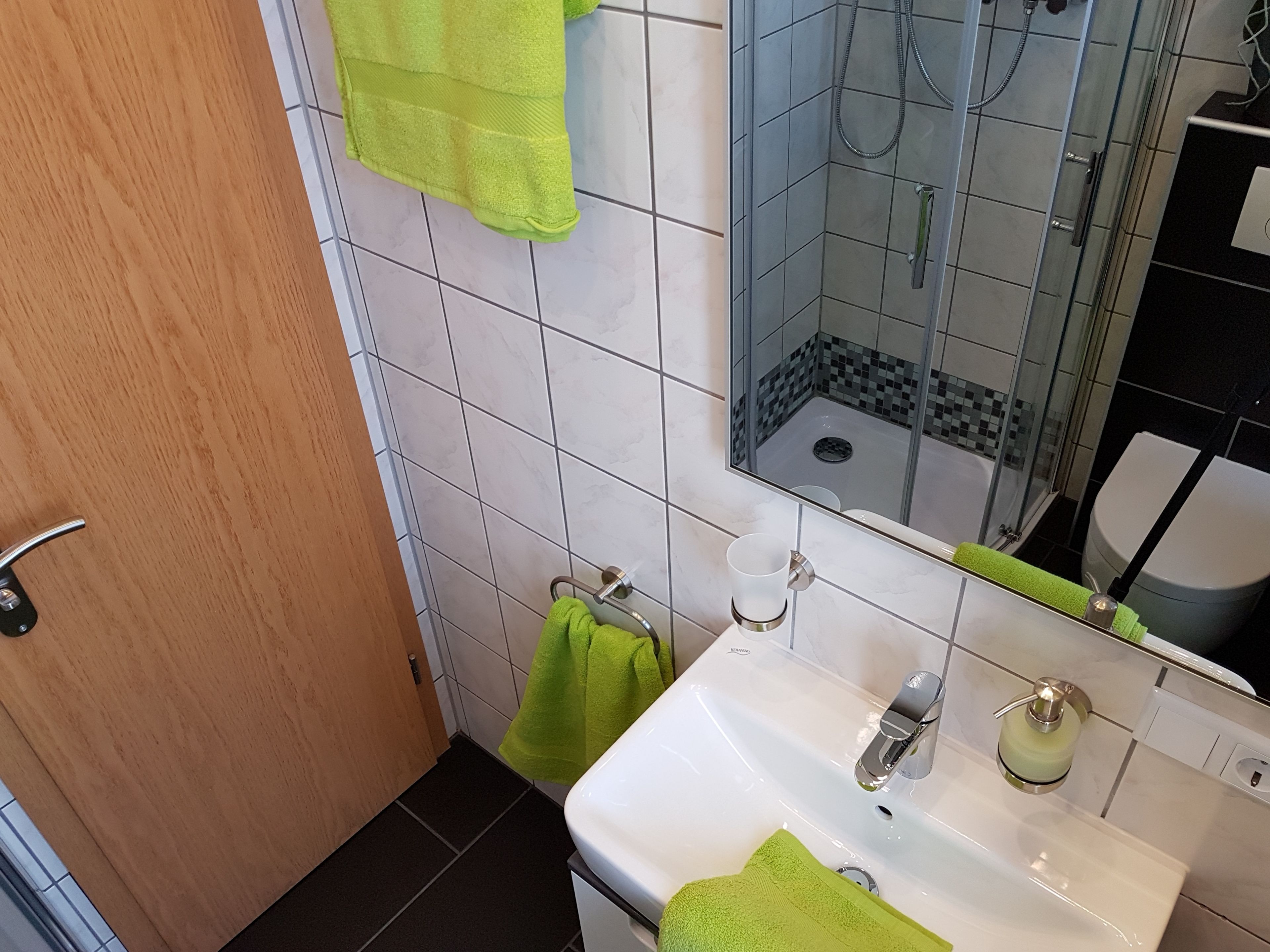 basic single room, 1 single bed, non smoking | bathroom | shower, free toiletries, hair dryer, towels