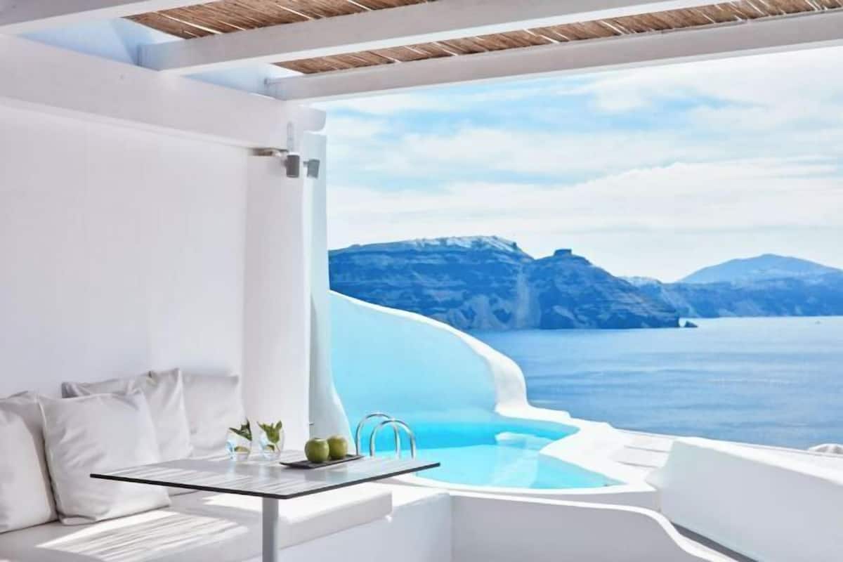 Pool | 3 outdoor pools, pool umbrellas, pool loungers