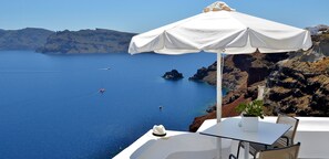 Standard Room | Terrace/patio - Katikies Santorini – Pelagos House - The Leading Hotels of the World (Santorini)