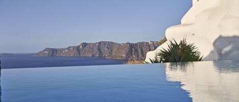 3 outdoor pools, pool umbrellas, pool loungers