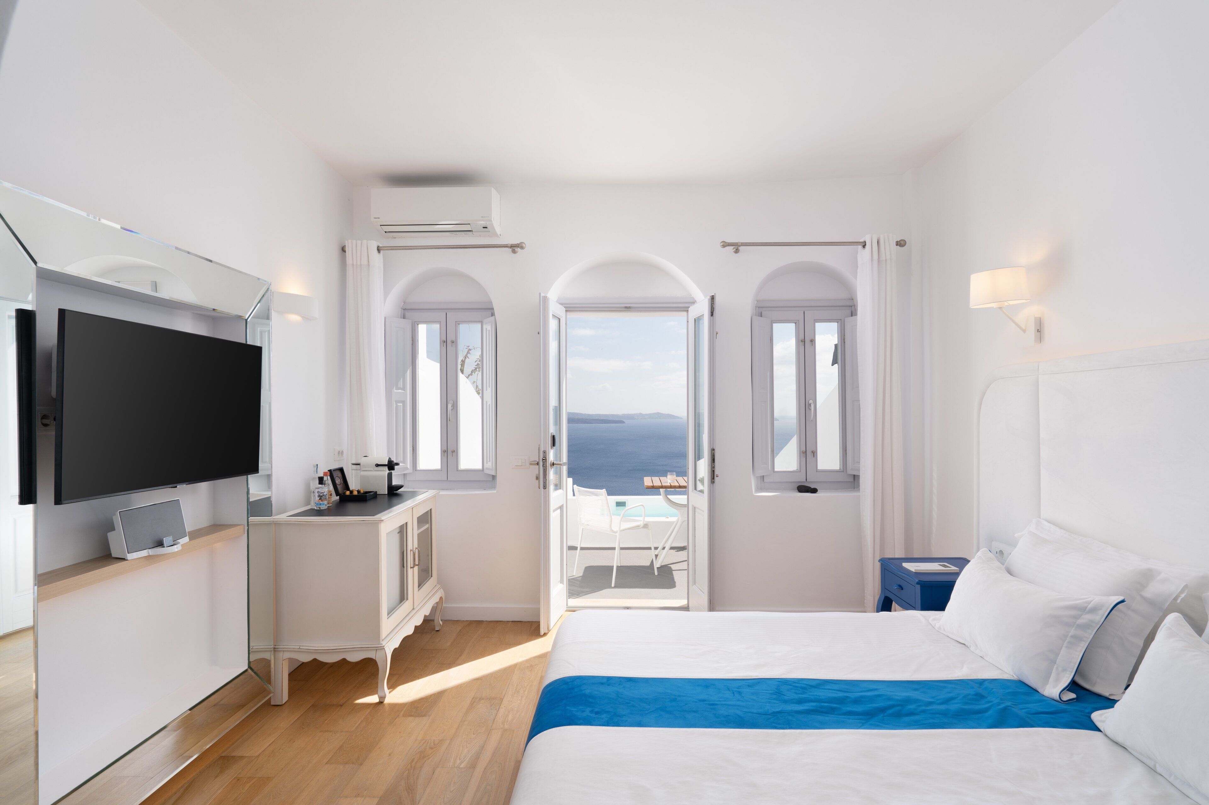 Katikies Santorini - The Leading Hotels Of The World Santorini interior view 2
