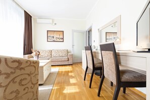 Junior Suite | Minibar, in-room safe, desk, blackout drapes - Nevski Hotel (Belgrade)