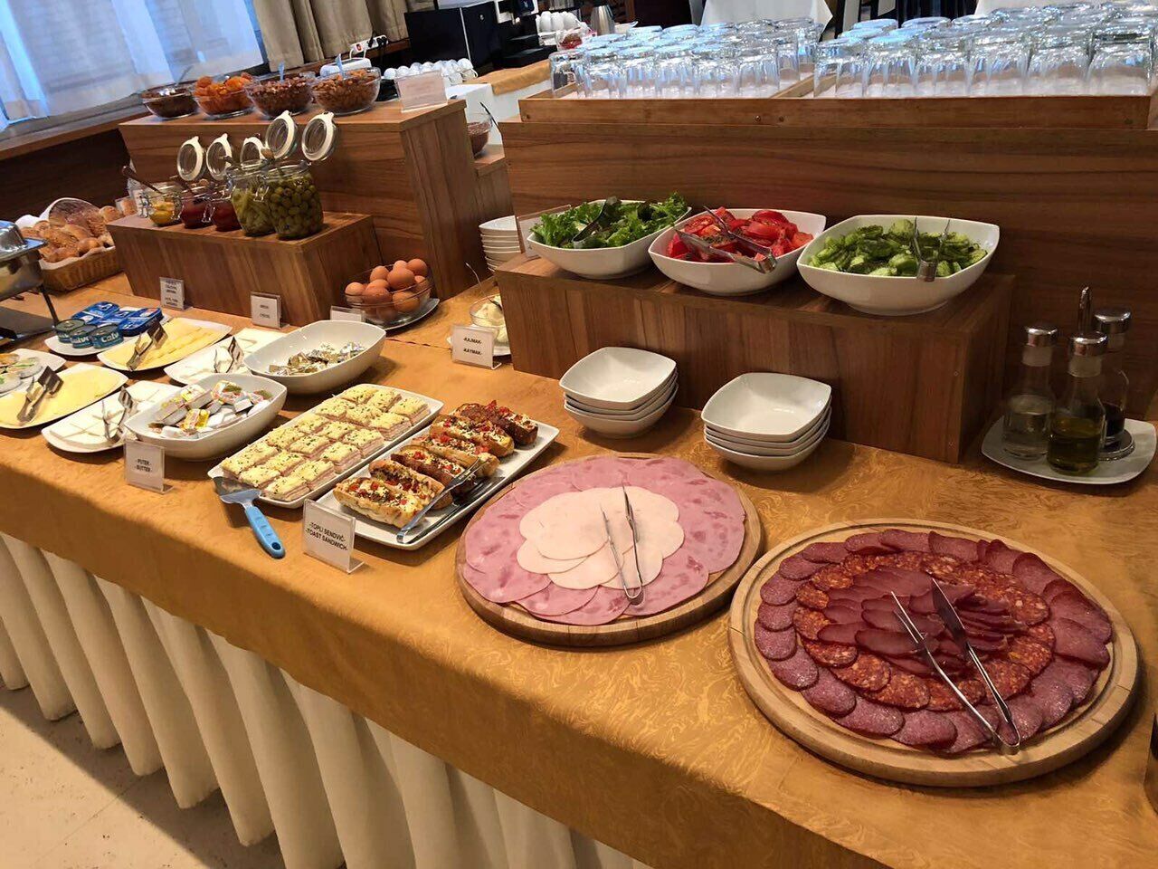 free daily continental breakfast