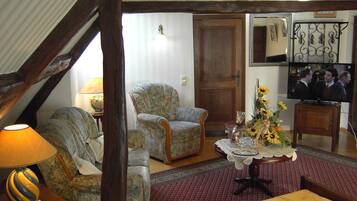 Double Room | Living area | TV