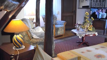 Doppelzimmer | Wohnbereich | Fernseher