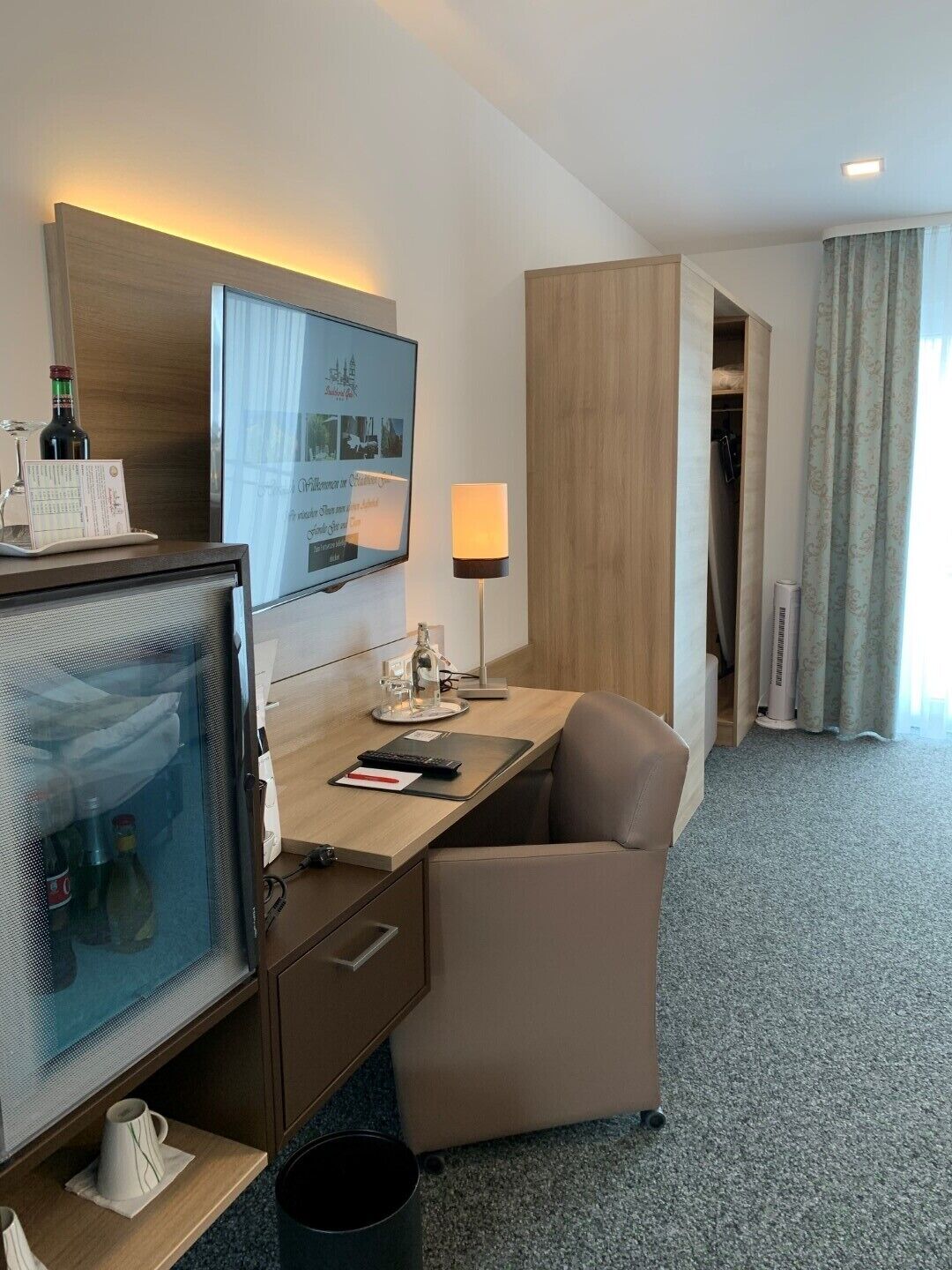 Premium bedding, in-room safe, desk, laptop workspace