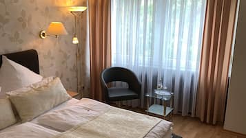 Sengetøy av topp kvalitet, safe på rommet og skrivebord