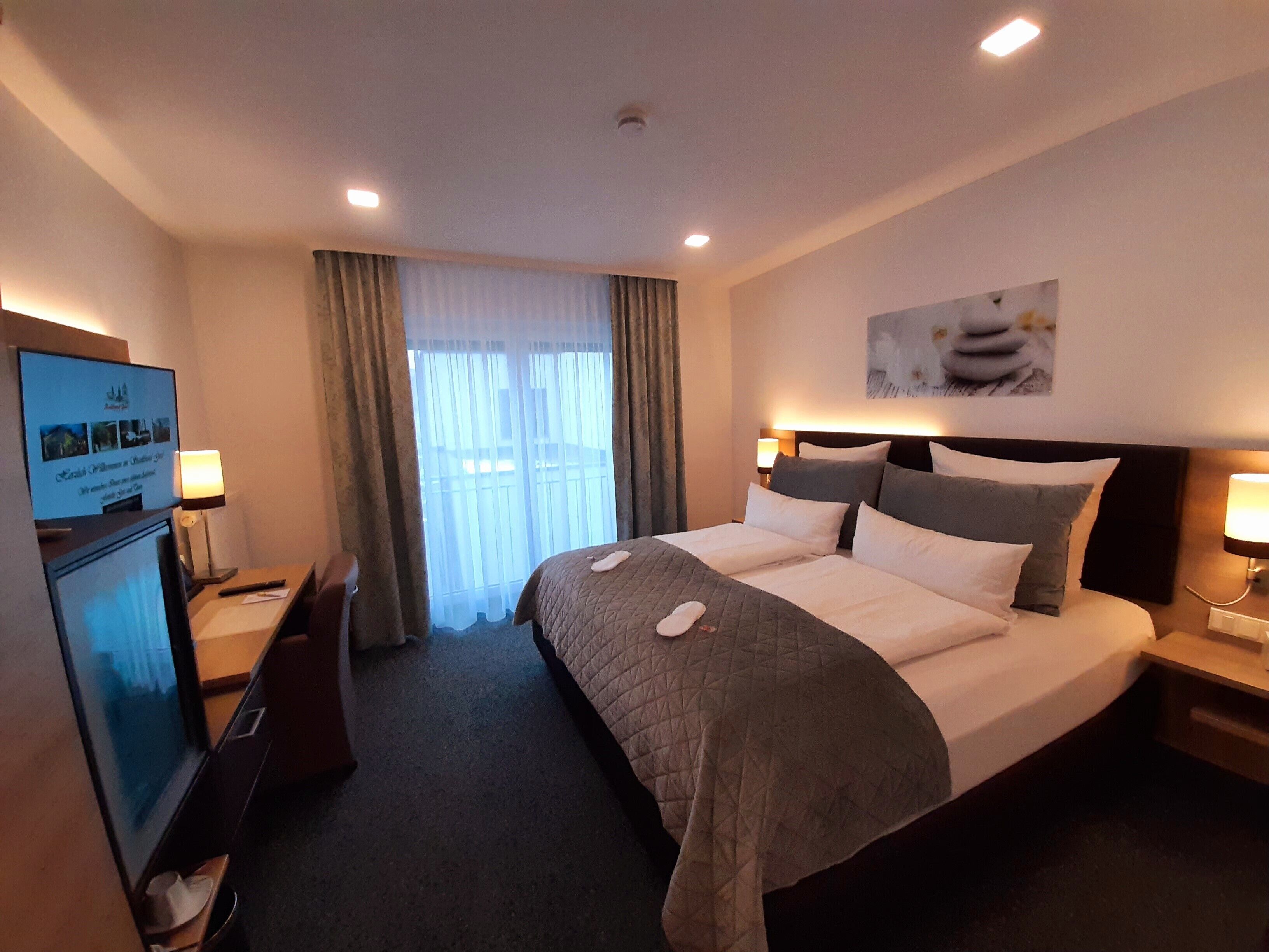 Premium bedding, in-room safe, desk, laptop workspace