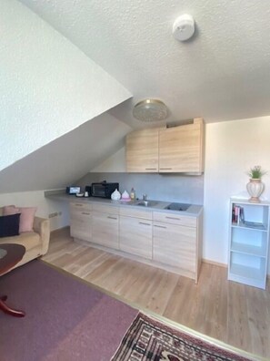 Senior Apartment | Premium bedding, in-room safe, desk, laptop workspace - Stadthotel Geis (Bad Neustadt an der Saale)