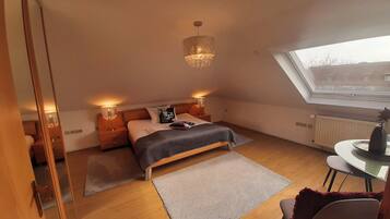 Literie de qualité supérieure, coffres-forts dans les chambres, bureau