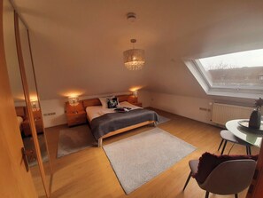 Premium bedding, in-room safe, desk, laptop workspace