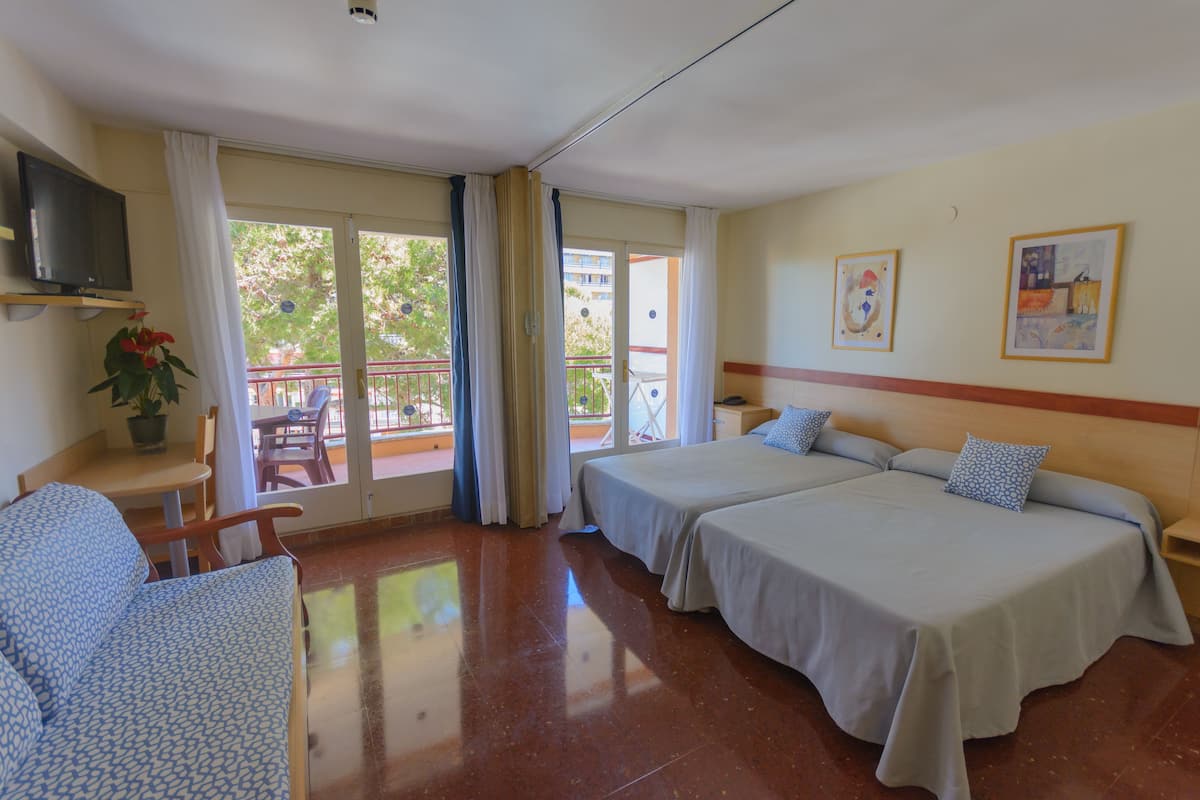 In-room safe, desk, cribs (surcharge), WiFi (free)
