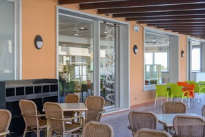 Outdoor dining - Medplaya Albatros Family (Salou)