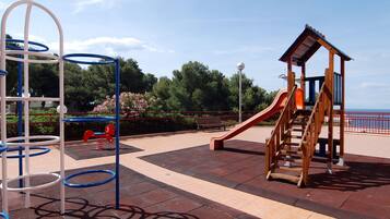 Tempat bermain anak - outdoor