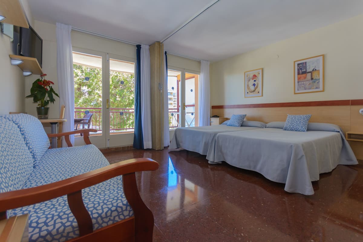 In-room safe, desk, cribs (surcharge), WiFi (free)