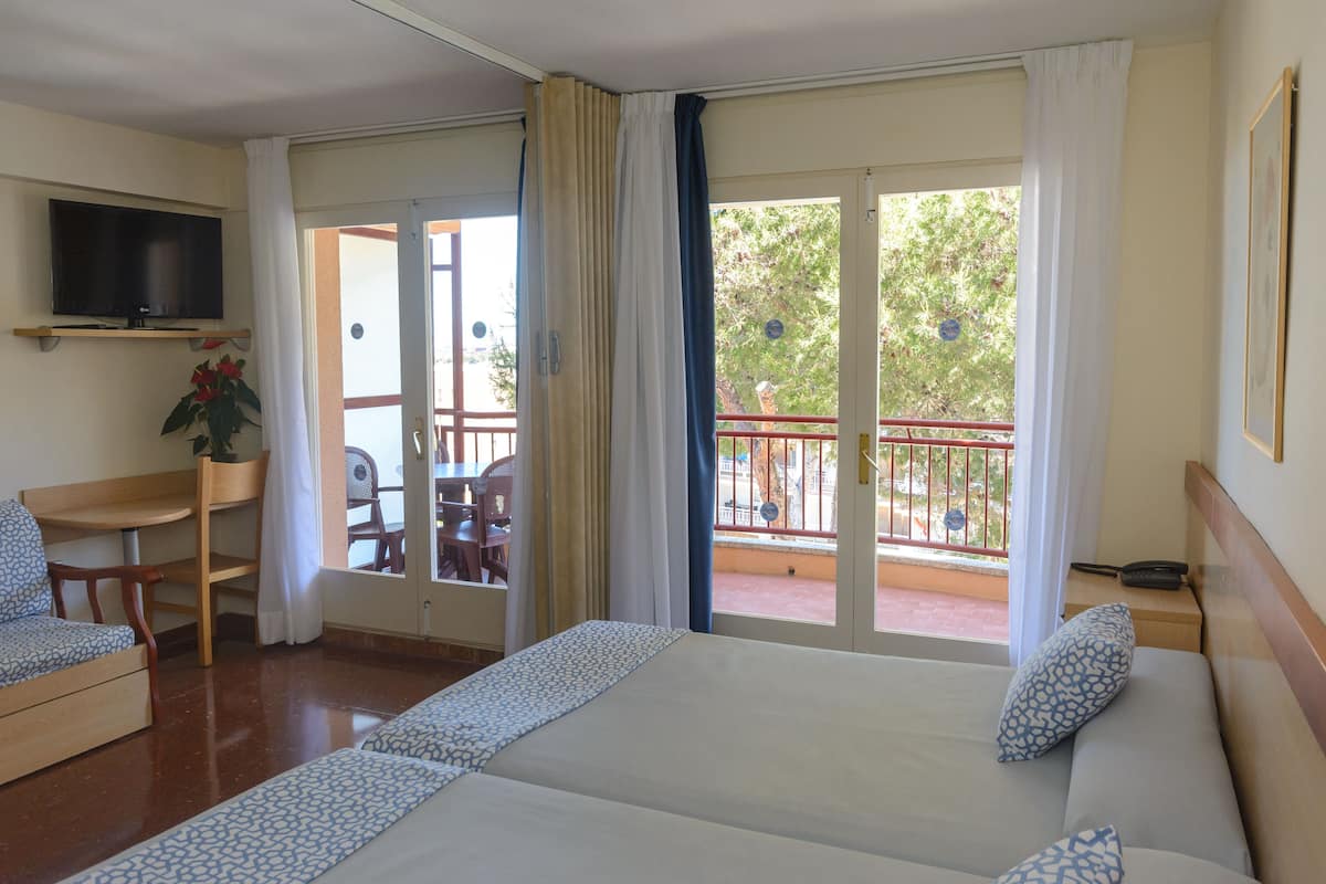 In-room safe, desk, cribs (surcharge), WiFi (free)
