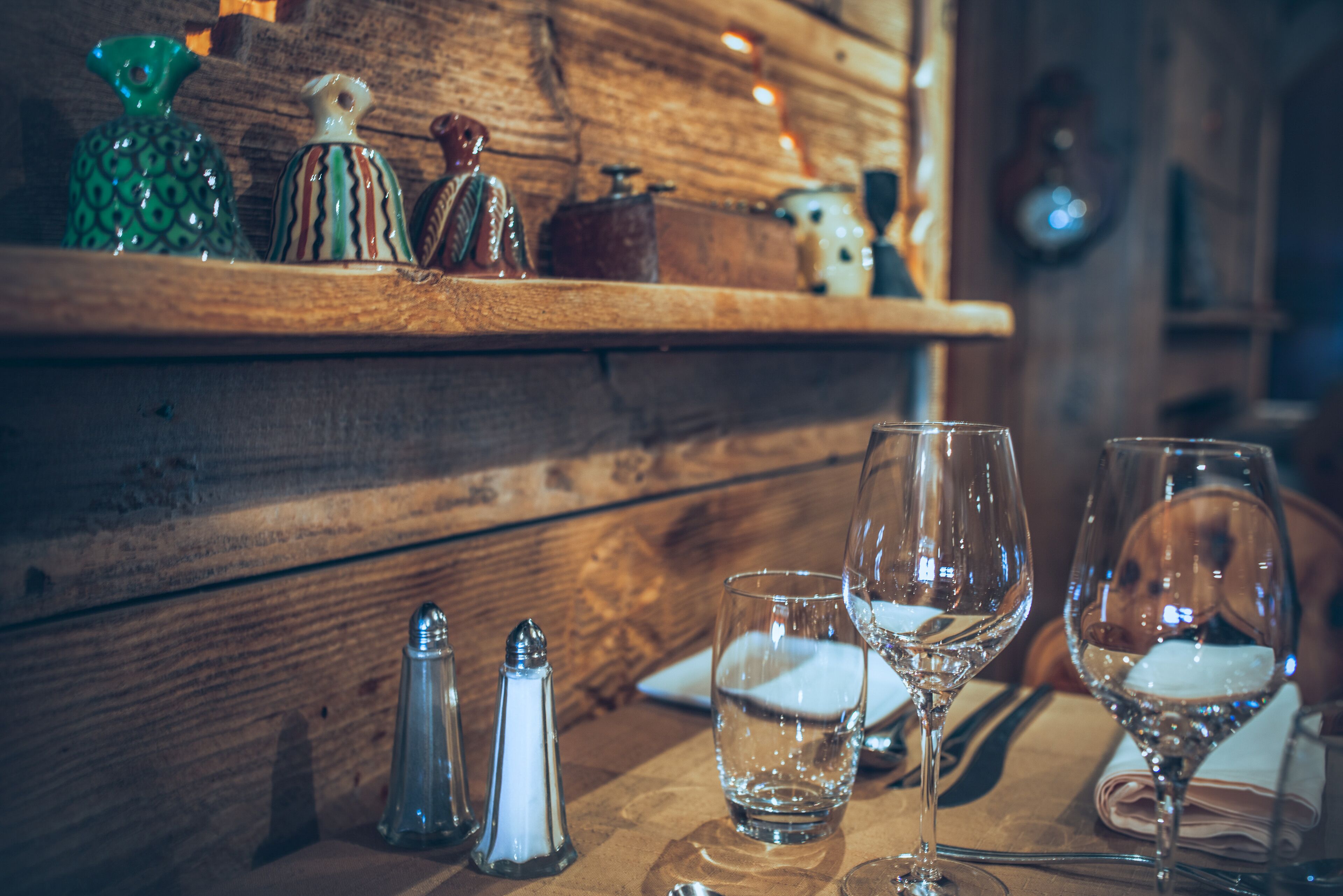 breakfast, lunch, dinner served; fondue