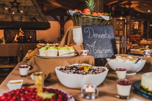 Ze serveren er ontbijt, lunch en diner 
