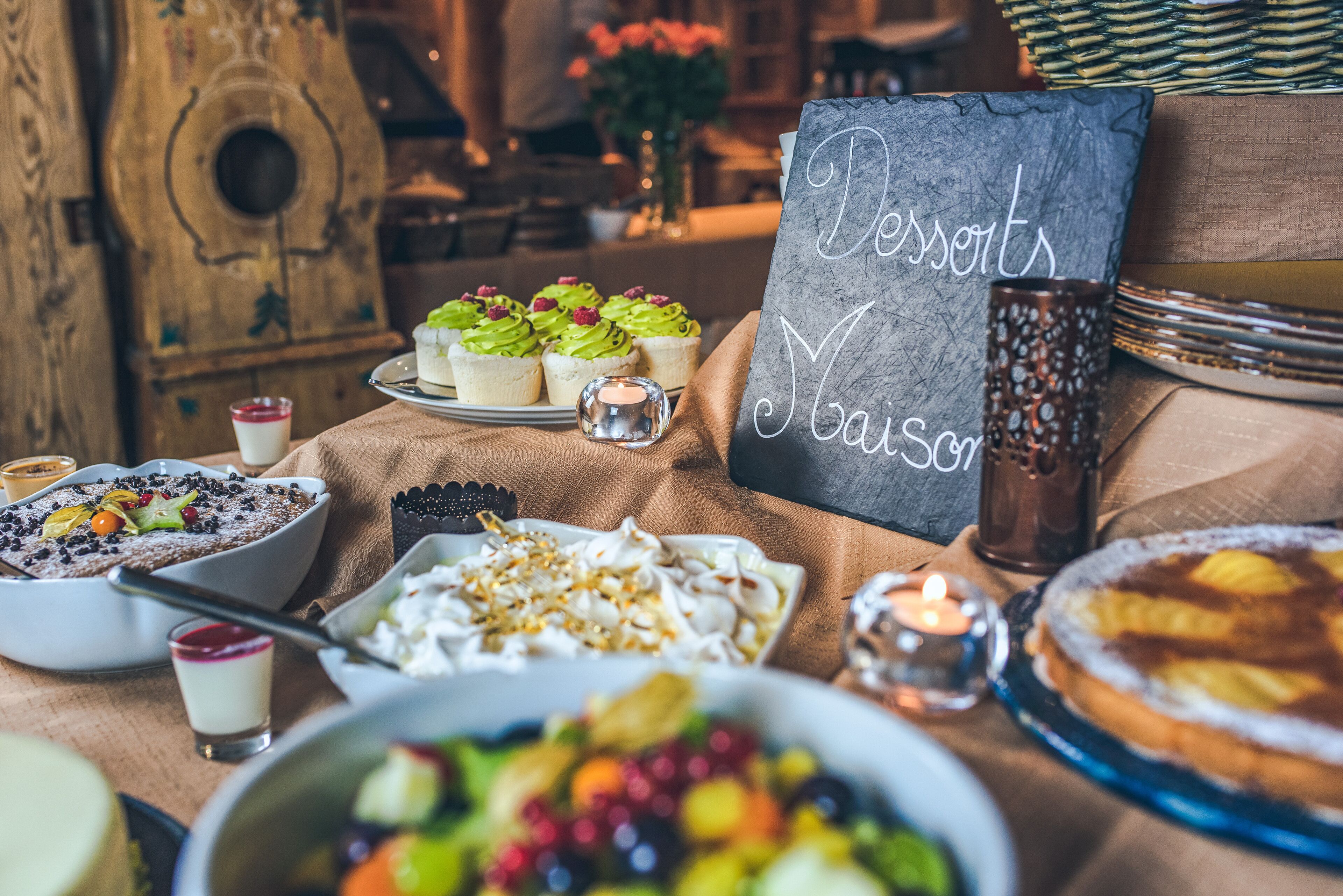 breakfast, lunch, dinner served; fondue